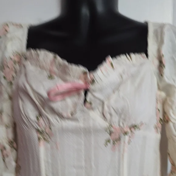 Chic Long Sleeve Floral Dress in Cream and Pink - Picture 3 of 4